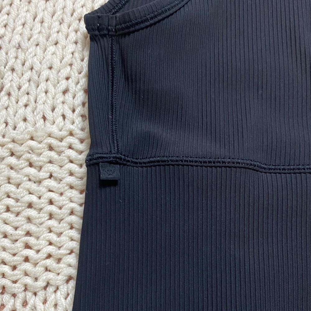 lululemon Black Ribbed Power Pivot Tank Size 4 Workout Crop Active Yoga V neck 6 - Picture 5 of 6